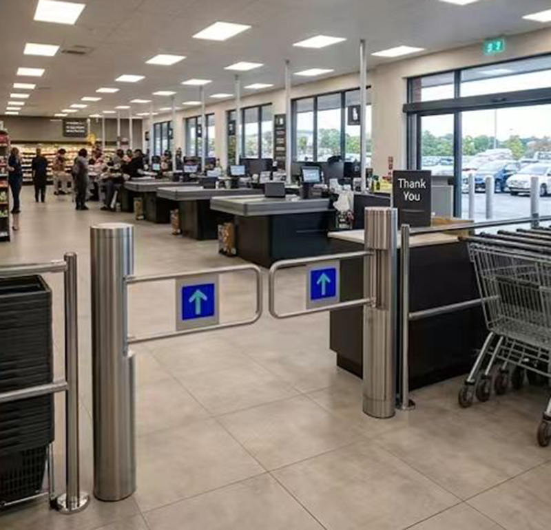 Double-wing swing gate for high-capacity entrances
